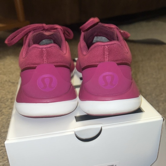Lululemon chargefeel sneakers. 6 - Picture 3 of 8